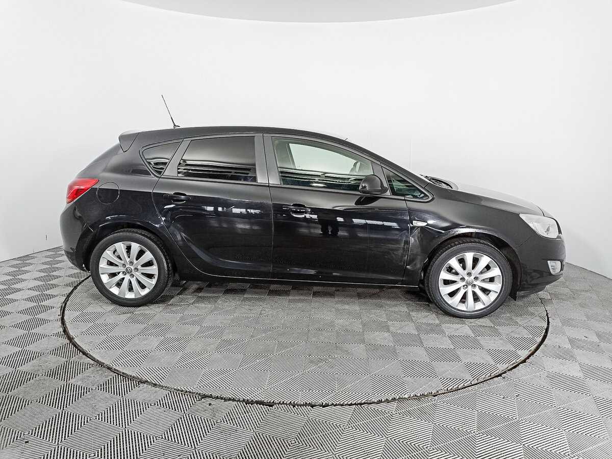 Opel Astra с пробегом — 2011 год. Фото: #3