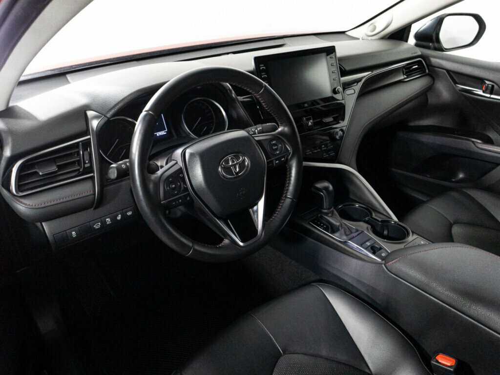 Toyota Camry с пробегом — 2021 год. Фото: #10