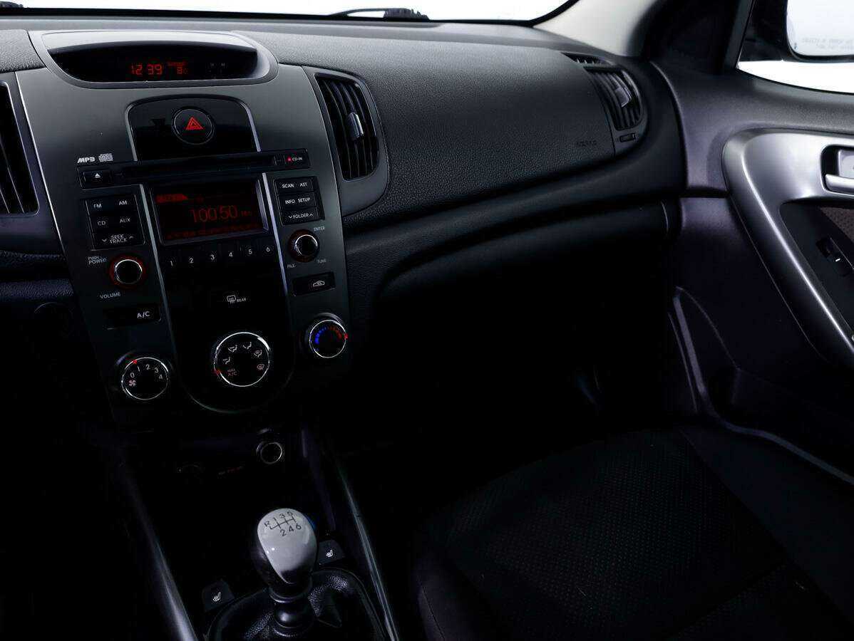 Kia Cerato с пробегом — 2011 год. Фото: #12