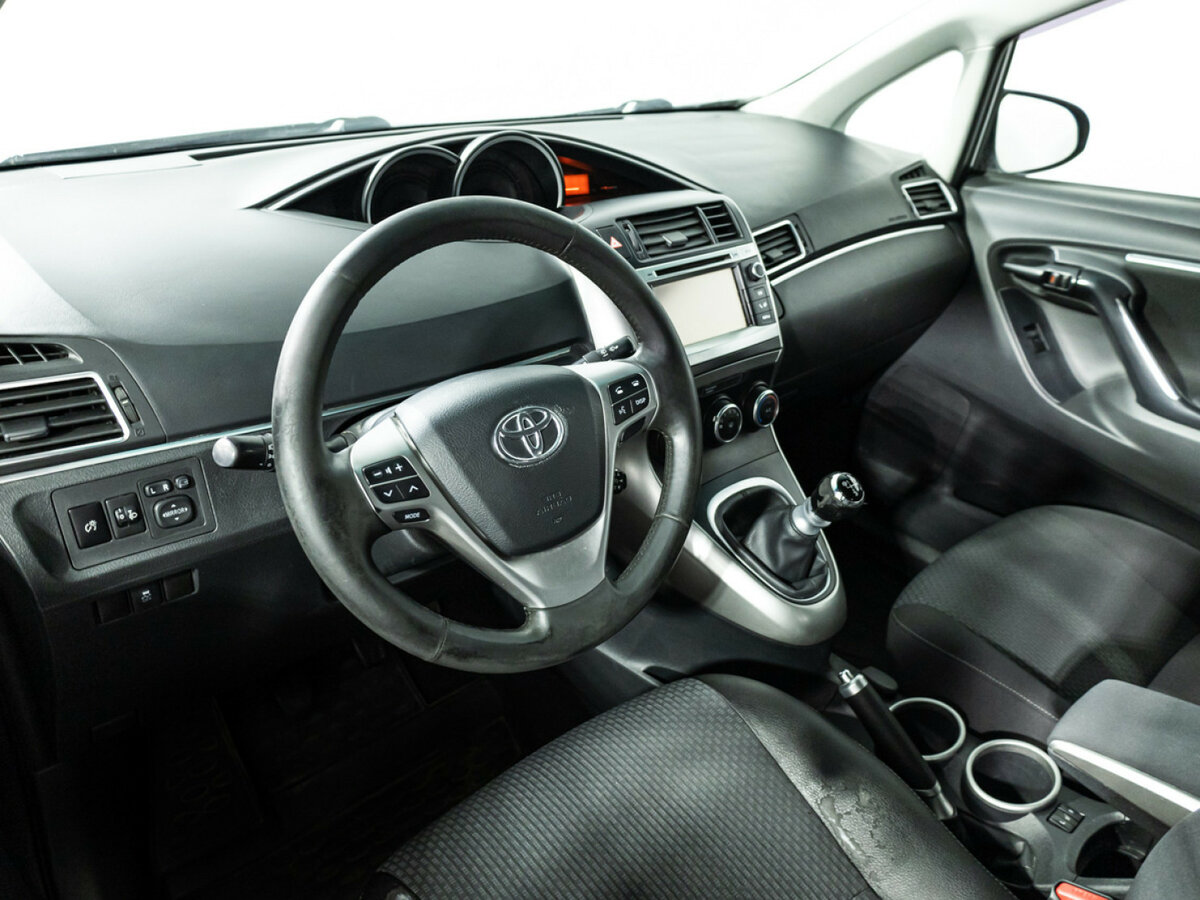 Toyota Verso с пробегом — 2013 год. Фото: #10