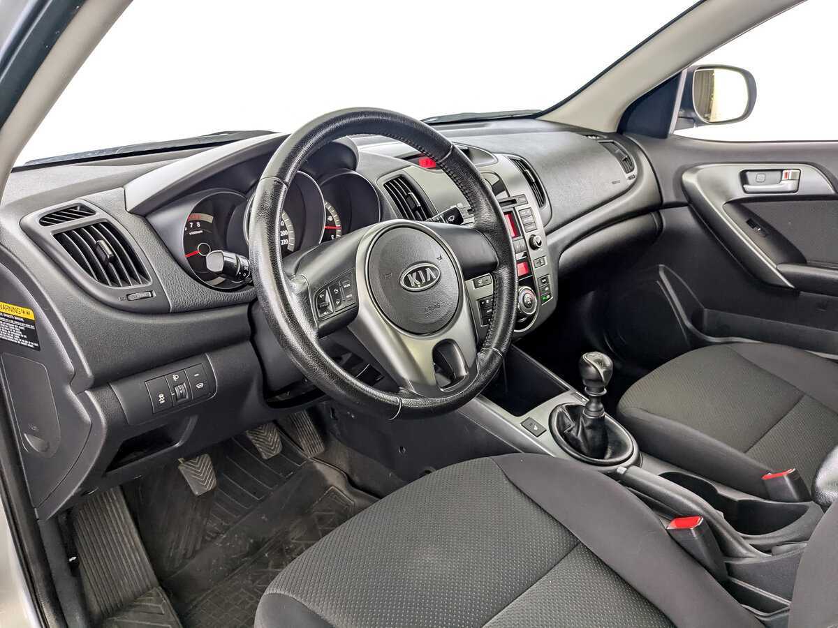 Kia Cerato с пробегом — 2010 год. Фото: #13