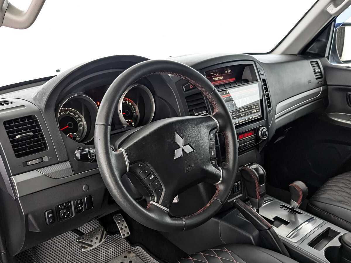 Mitsubishi Pajero с пробегом — 2011 год. Фото: #10