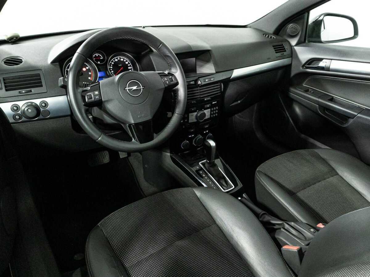 Opel Astra с пробегом — 2010 год. Фото: #10