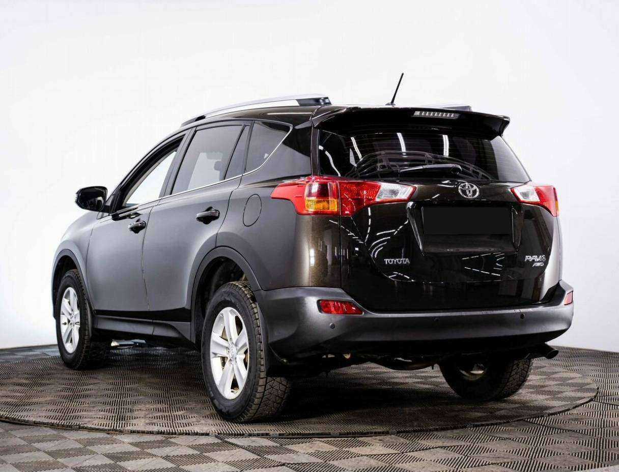 Toyota RAV4 с пробегом — 2014 год. Фото: #3