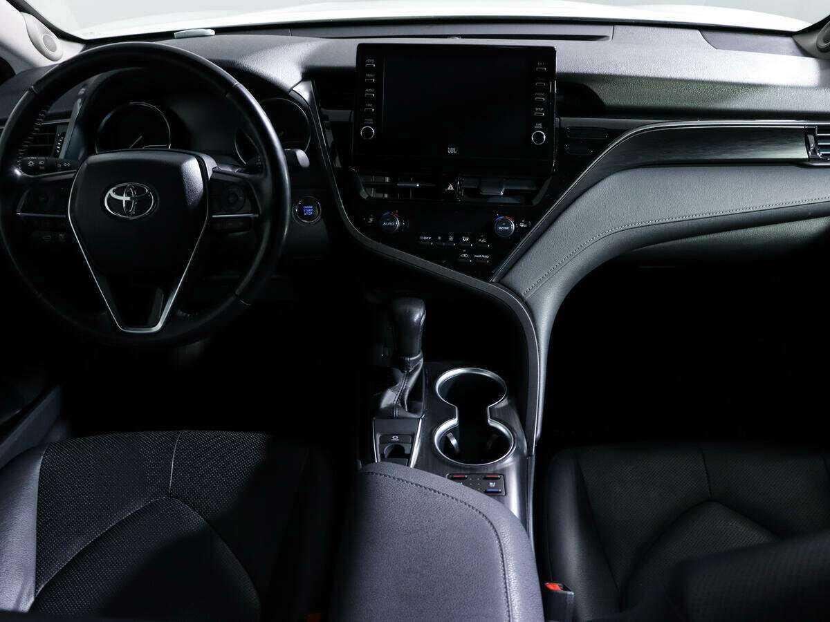 Toyota Camry с пробегом — 2021 год. Фото: #10