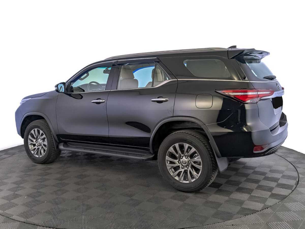 Toyota Fortuner с пробегом — 2022 год. Фото: #6