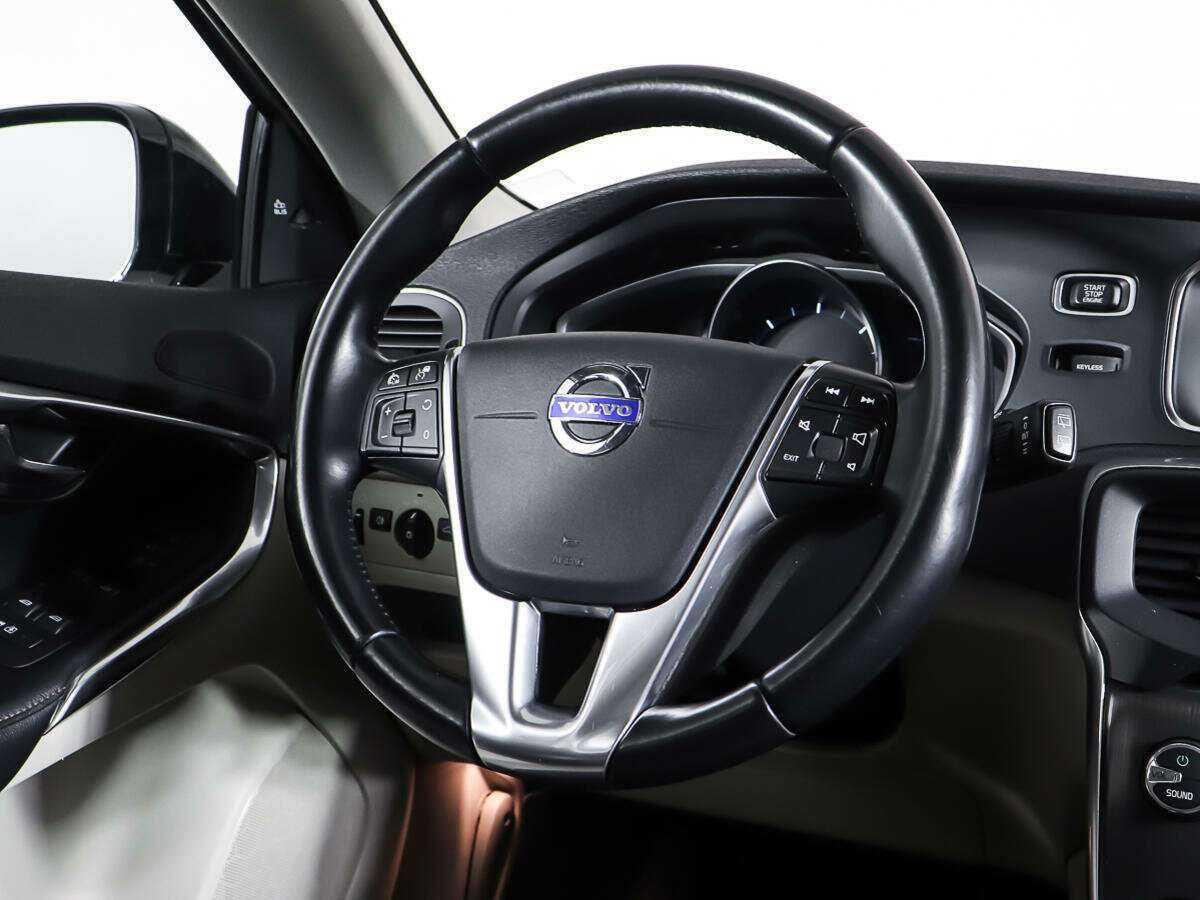 Volvo V40 Cross Country с пробегом — 2013 год. Фото: #14