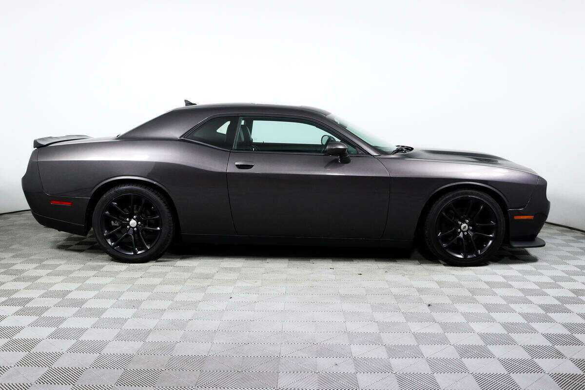 Dodge Challenger с пробегом — 2020 год. Фото: #3