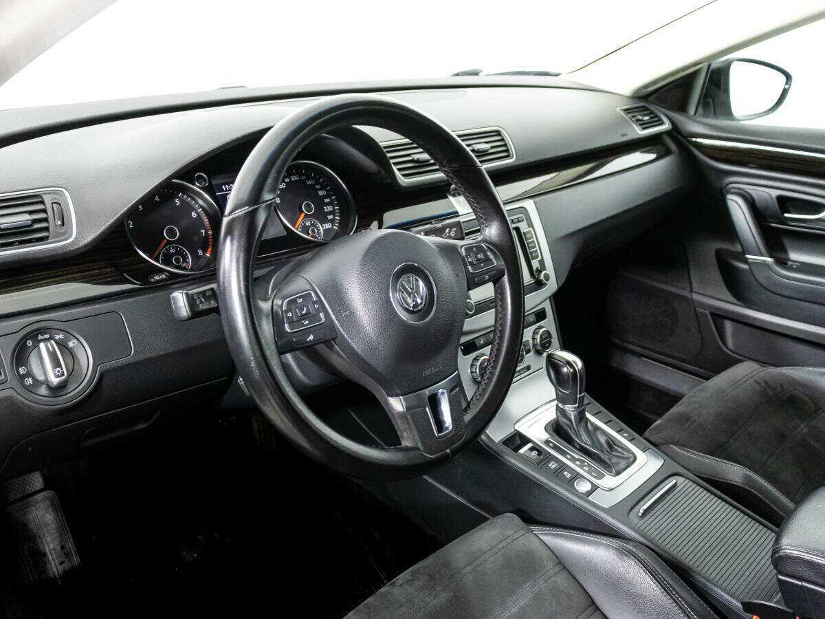 Volkswagen Passat CC с пробегом — 2013 год. Фото: #10