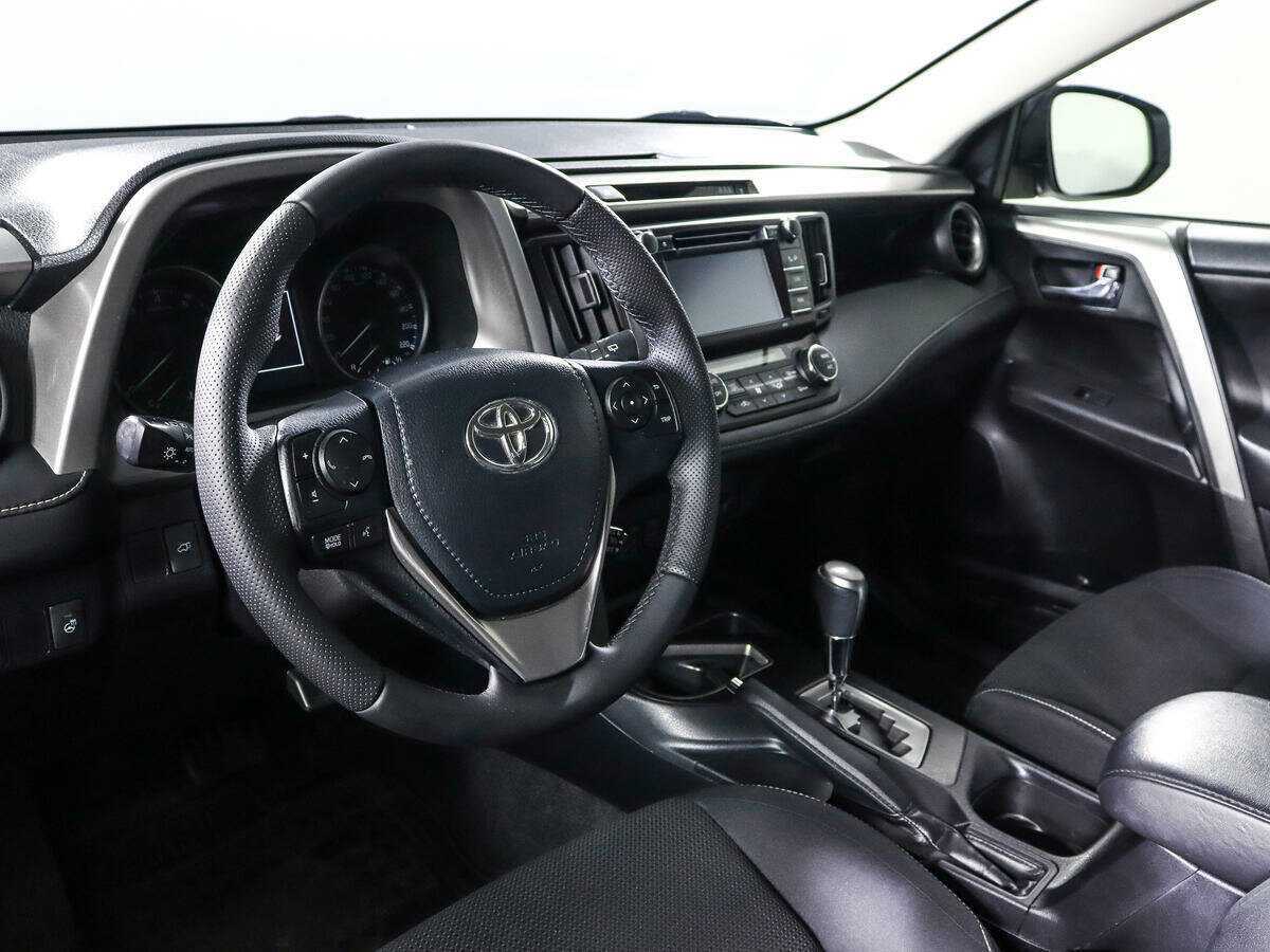 Toyota RAV4 с пробегом — 2016 год. Фото: #11