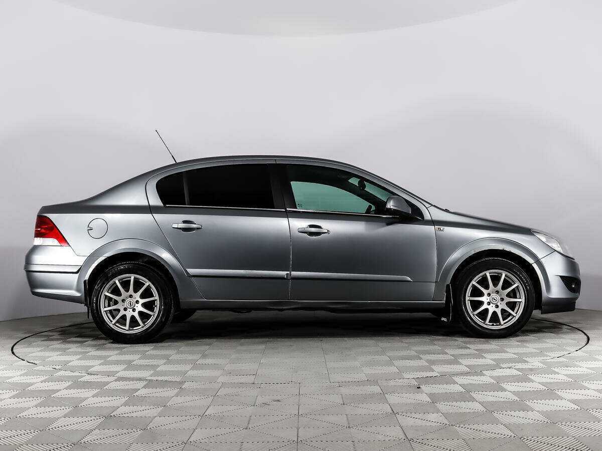 Opel Astra с пробегом — 2010 год. Фото: #3