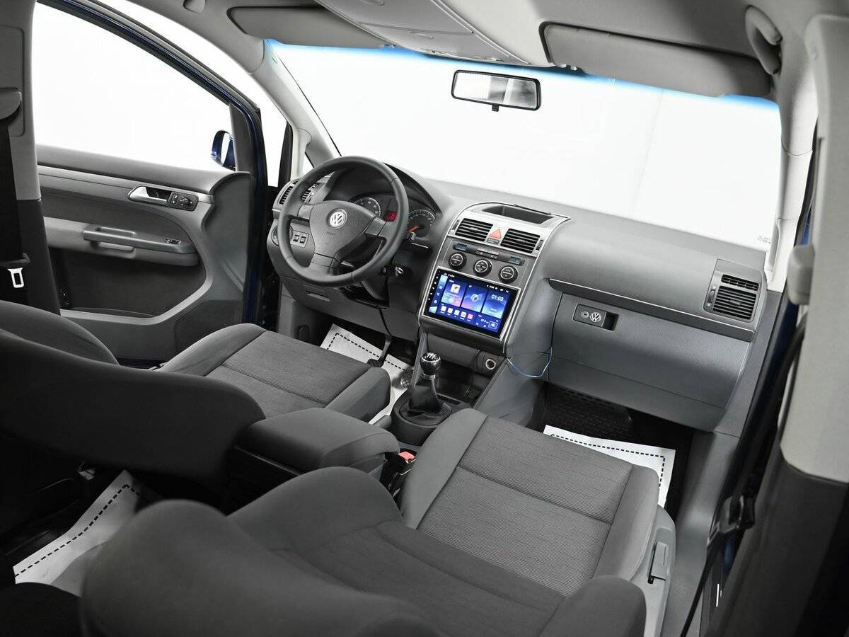 Volkswagen Touran с пробегом — 2007 год. Фото: #12