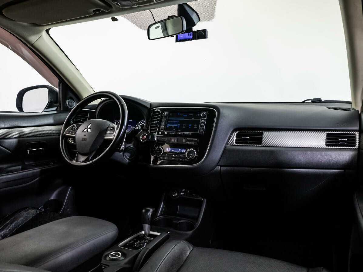 Mitsubishi Outlander с пробегом — 2012 год. Фото: #8