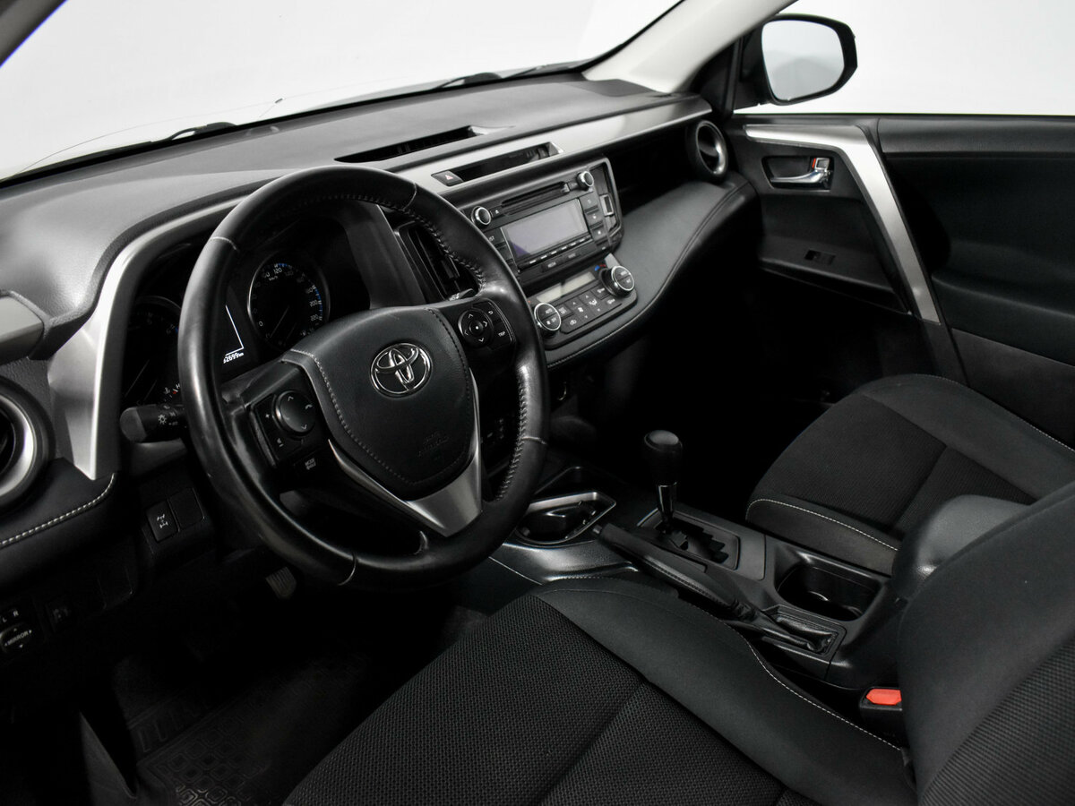 Toyota RAV4 с пробегом — 2018 год. Фото: #8