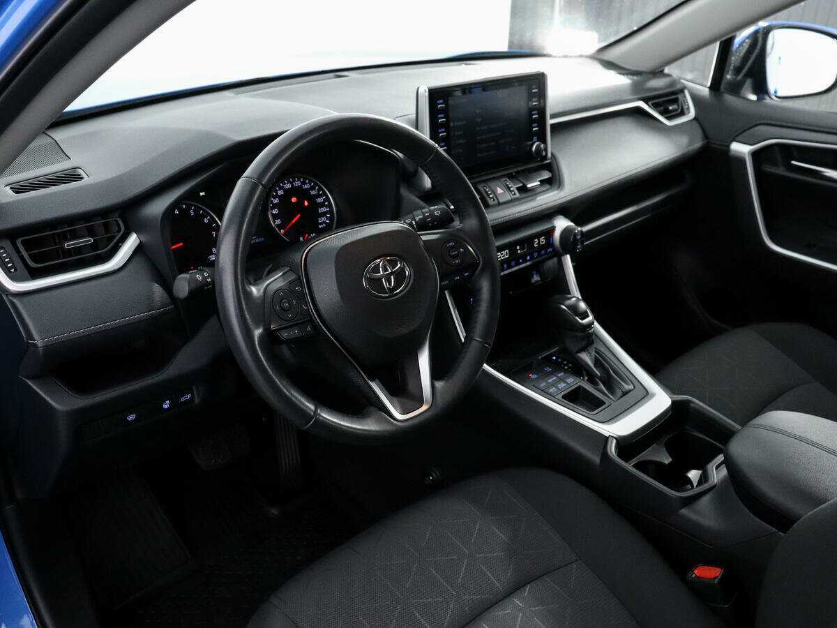 Toyota RAV4 с пробегом — 2021 год. Фото: #6