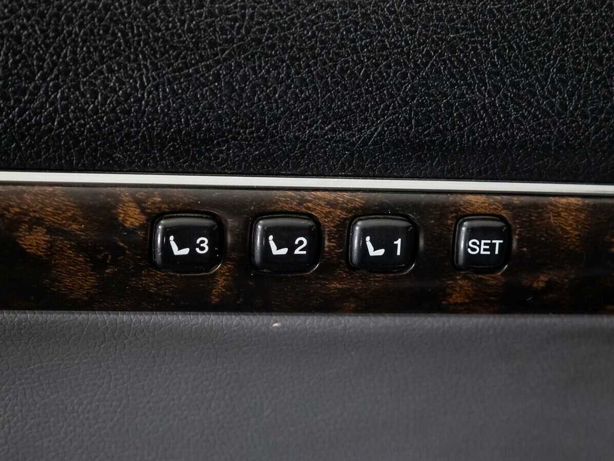 Toyota Land Cruiser с пробегом — 2008 год. Фото: #12