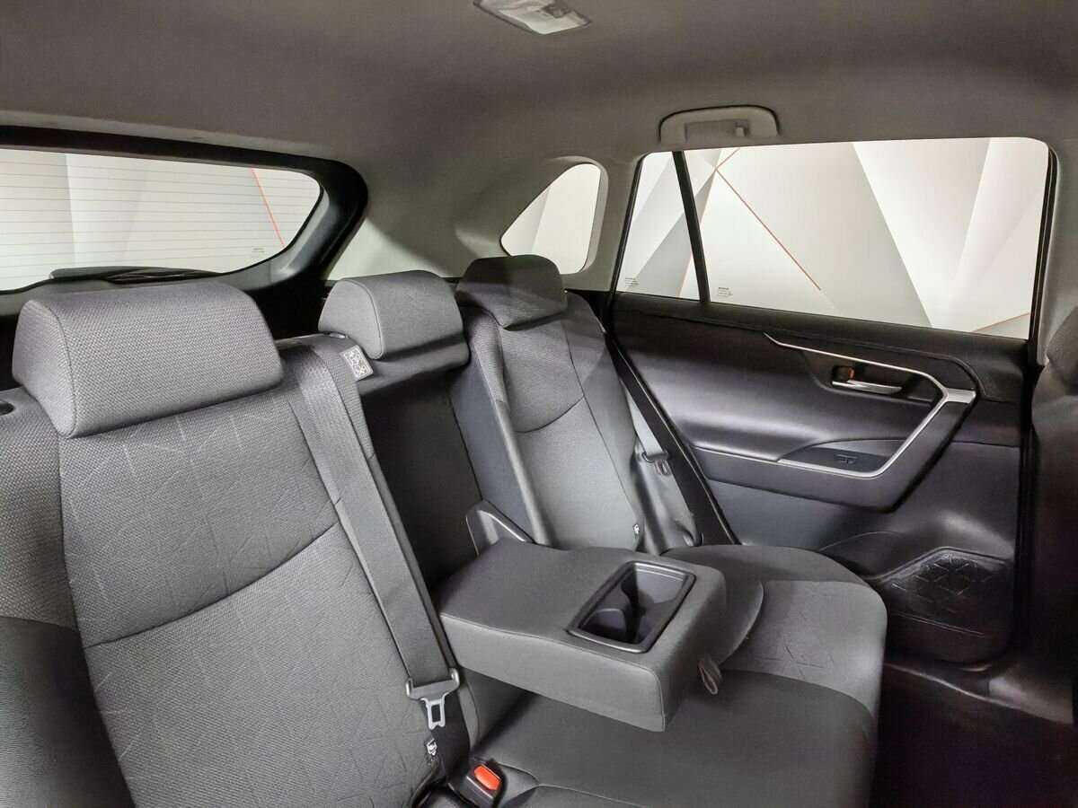 Toyota RAV4 с пробегом — 2020 год. Фото: #12