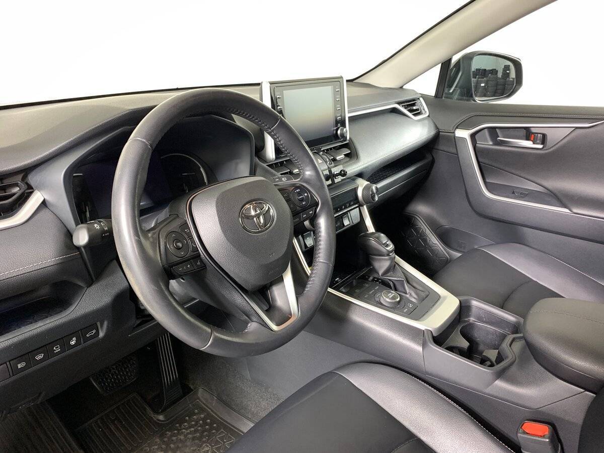 Toyota RAV4 с пробегом — 2020 год. Фото: #10