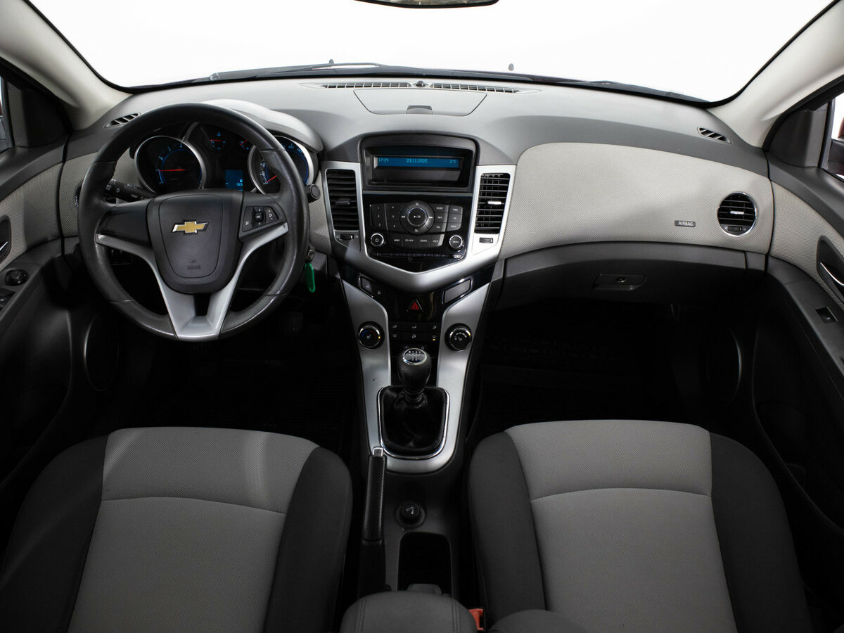 Chevrolet Cruze с пробегом — 2010 год. Фото: #6