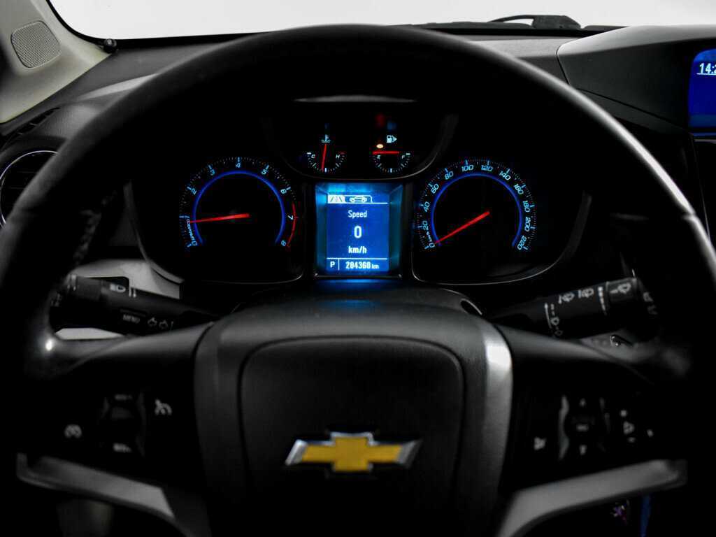 Chevrolet Orlando с пробегом — 2012 год. Фото: #17