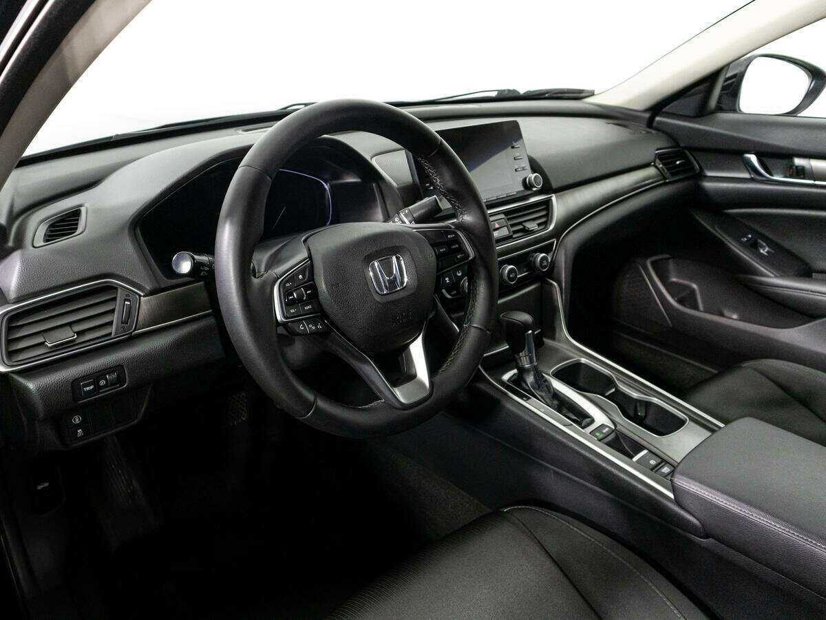 Honda Accord с пробегом — 2018 год. Фото: #10