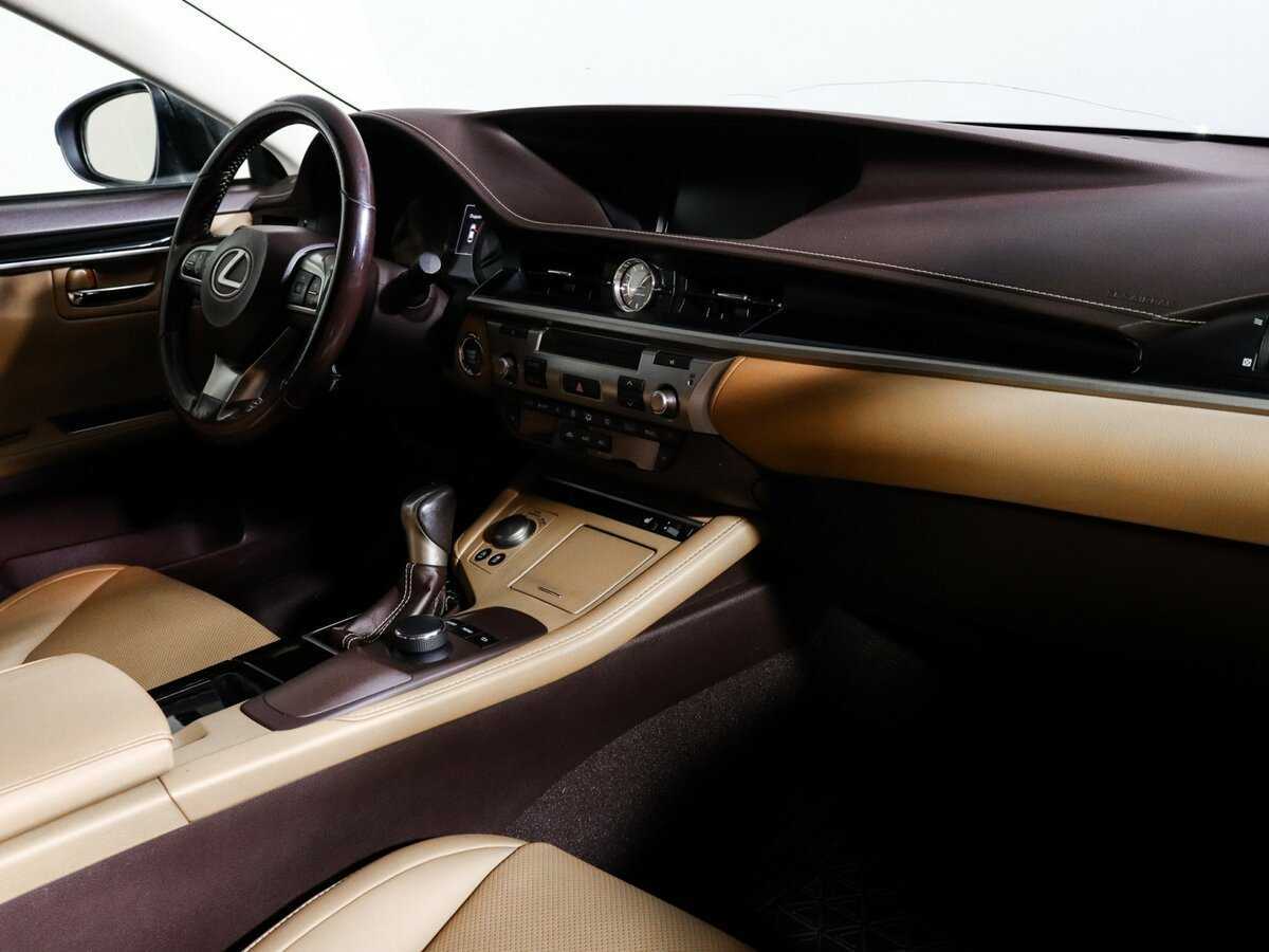 Lexus ES с пробегом — 2017 год. Фото: #5