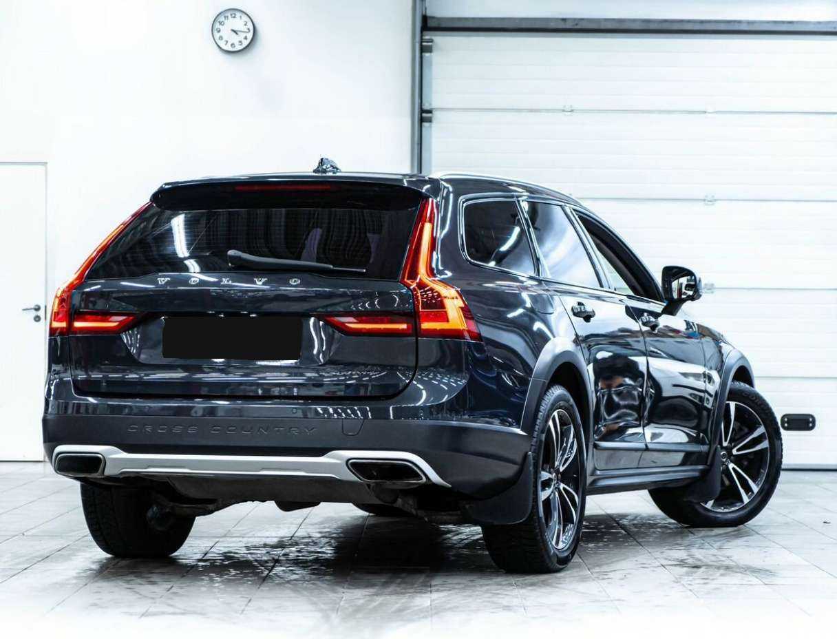 Volvo V90 Cross Country с пробегом — 2017 год. Фото: #2