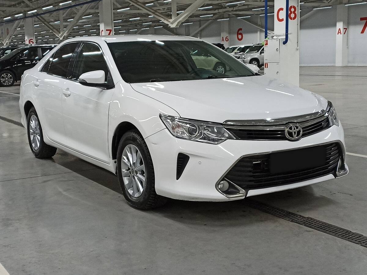 Toyota Camry с пробегом — 2016 год. Фото: #2