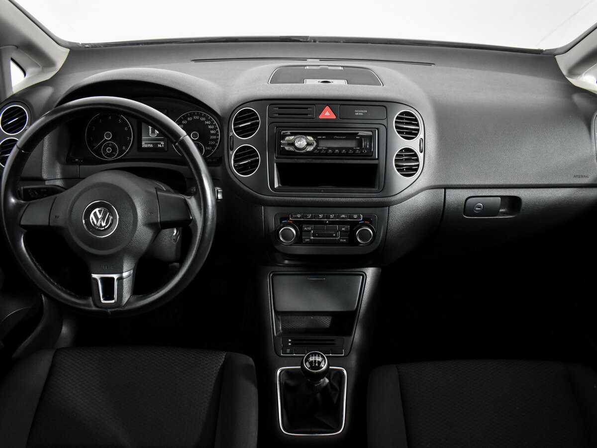 Volkswagen Golf Plus с пробегом — 2011 год. Фото: #12