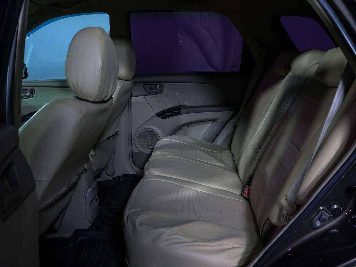 Kia Sportage с пробегом — 2005 год. Фото: #9