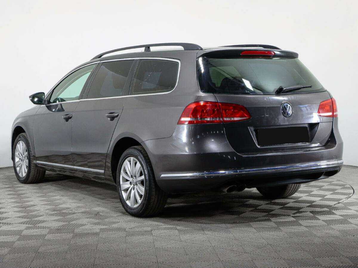 Volkswagen Passat с пробегом — 2011 год. Фото: #6