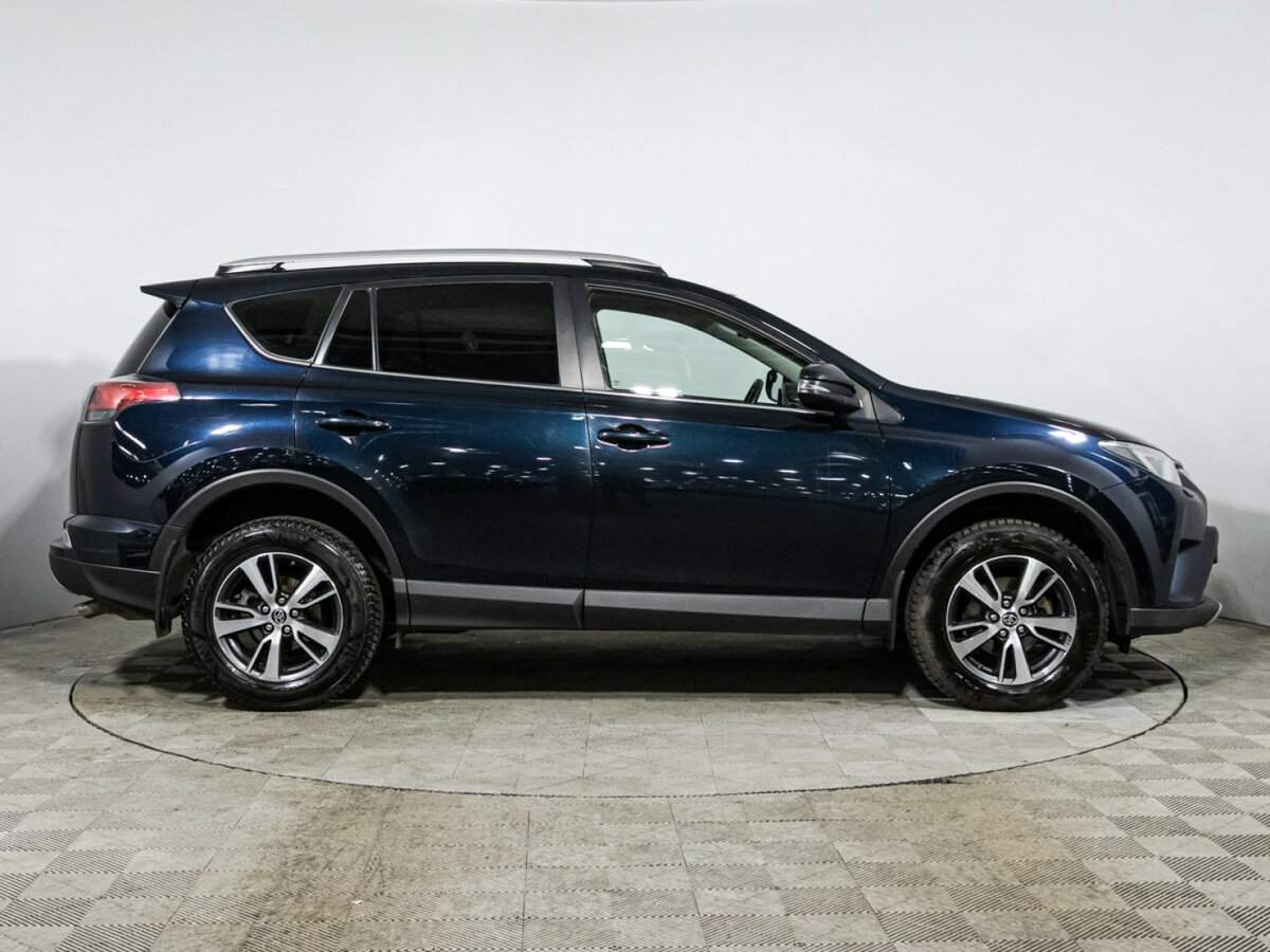 Toyota RAV4 с пробегом — 2018 год. Фото: #3