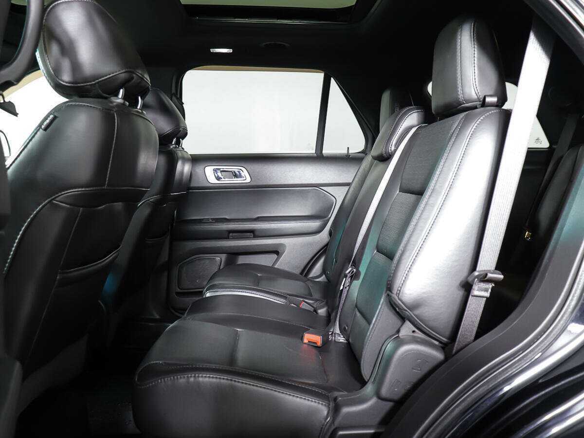 Ford Explorer с пробегом — 2013 год. Фото: #11