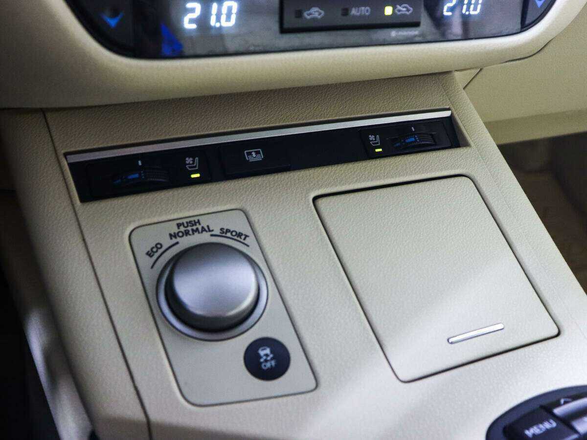 Lexus ES с пробегом — 2013 год. Фото: #18