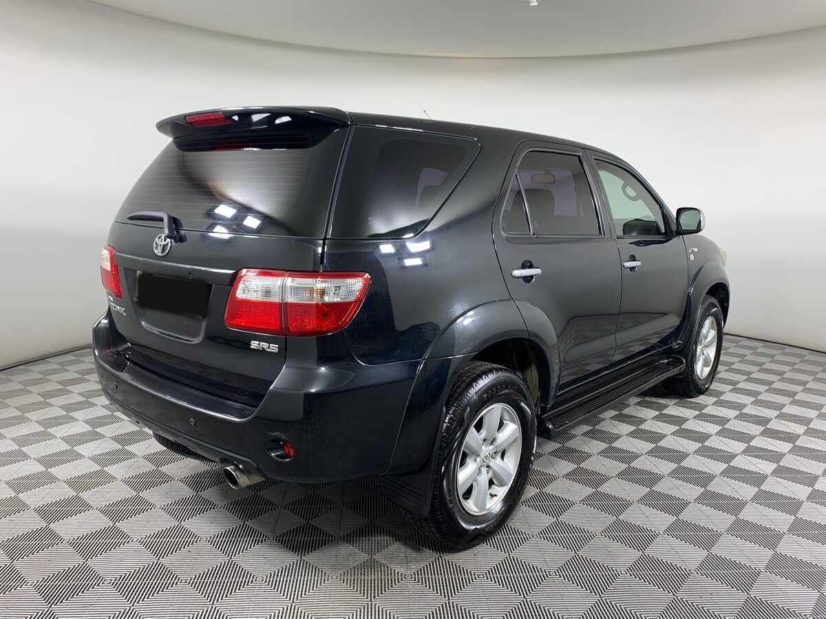 Toyota Fortuner с пробегом — 2011 год. Фото: #4