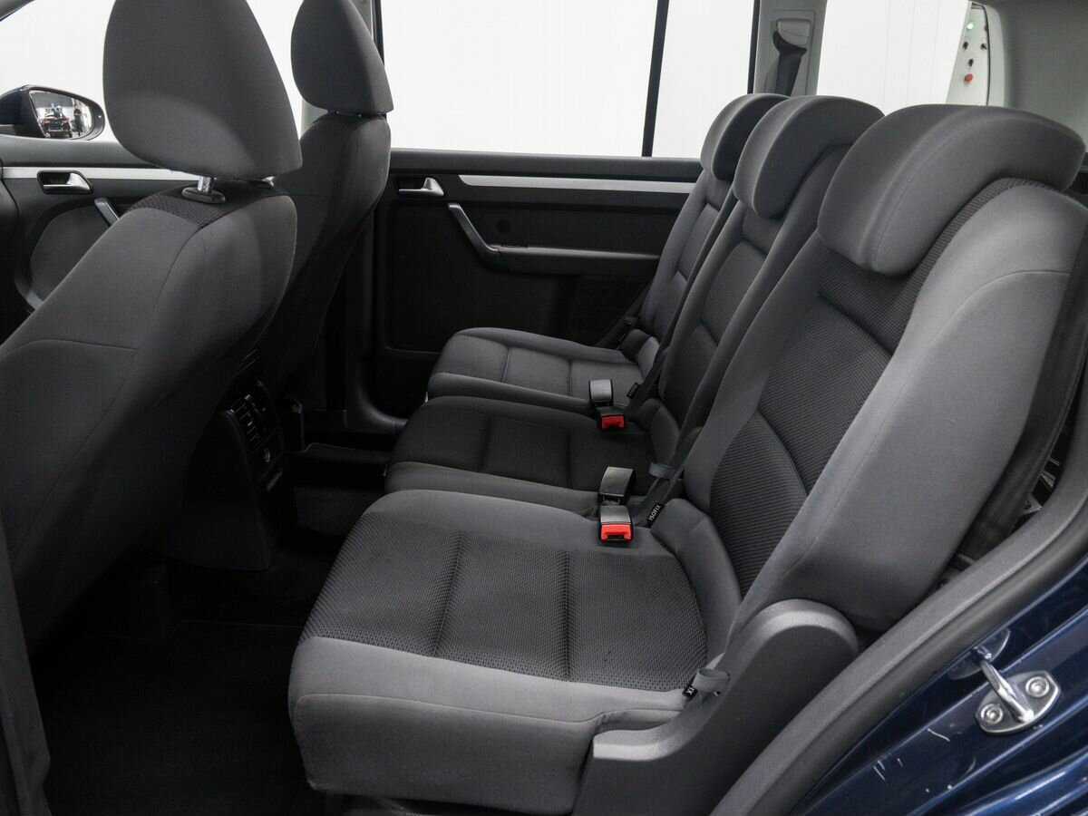 Volkswagen Touran с пробегом — 2012 год. Фото: #12