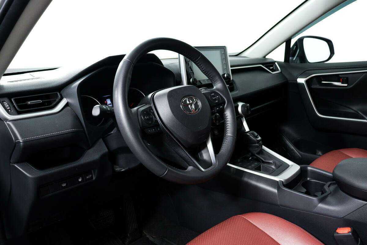 Toyota RAV4 с пробегом — 2021 год. Фото: #12