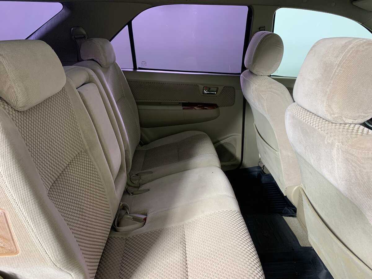 Toyota Fortuner с пробегом — 2011 год. Фото: #14