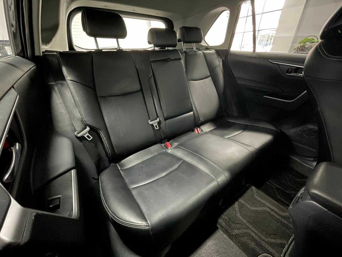 Toyota RAV4 с пробегом — 2023 год. Фото: #17
