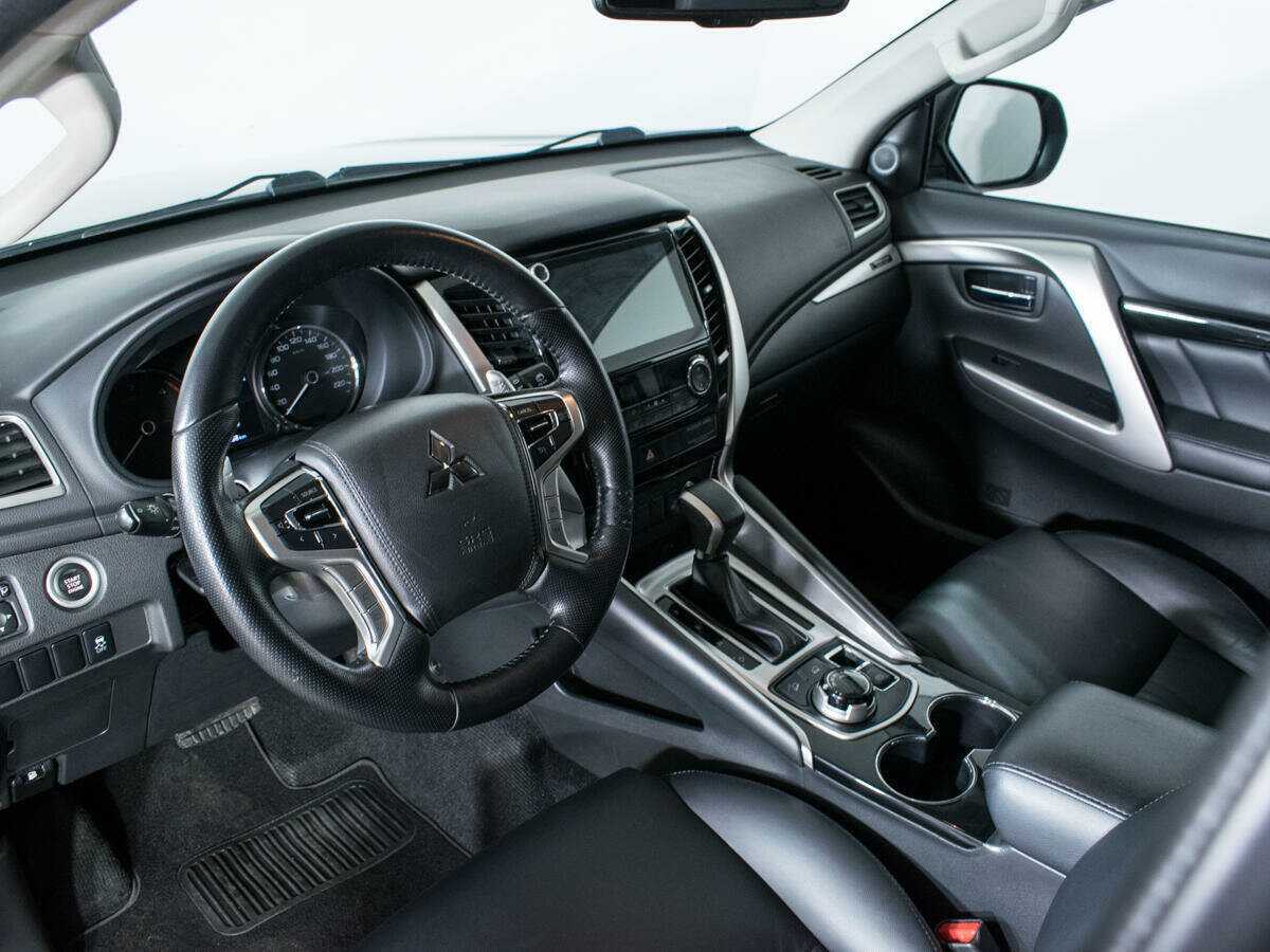 Mitsubishi Pajero Sport с пробегом — 2019 год. Фото: #12