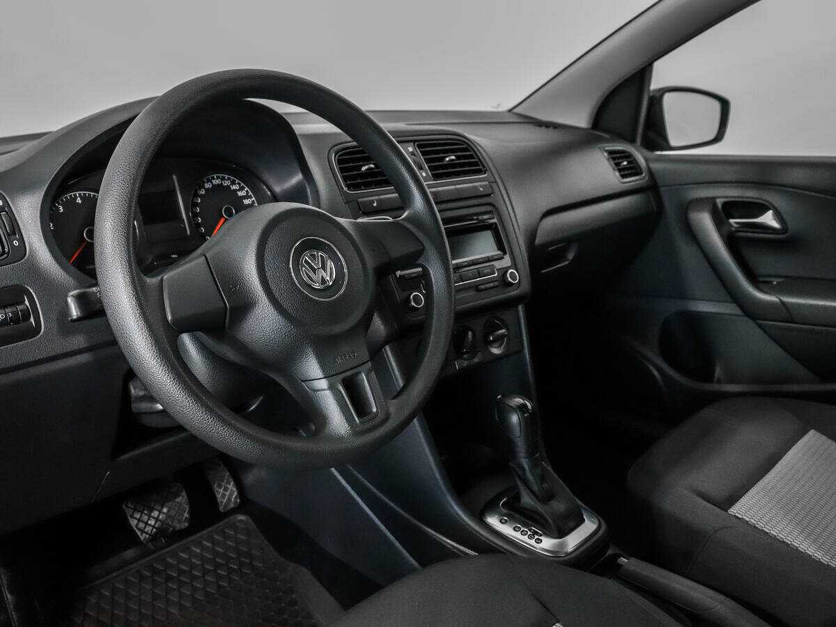 Volkswagen Polo с пробегом — 2012 год. Фото: #8