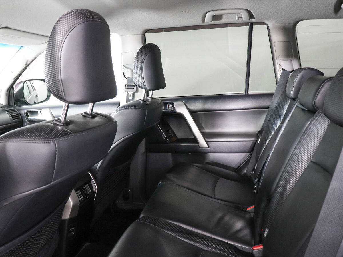 Toyota Land Cruiser Prado с пробегом — 2011 год. Фото: #7