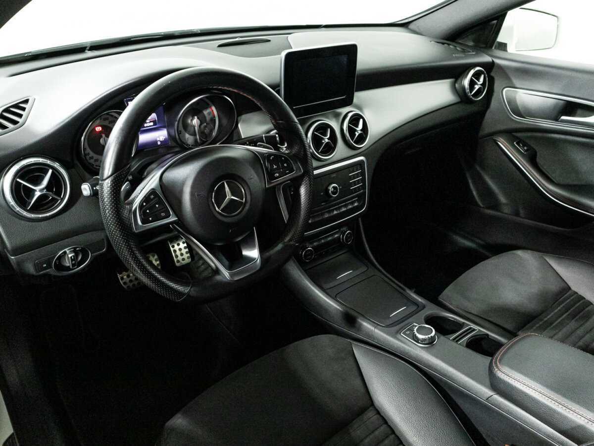 Mercedes-Benz CLA с пробегом — 2015 год. Фото: #10