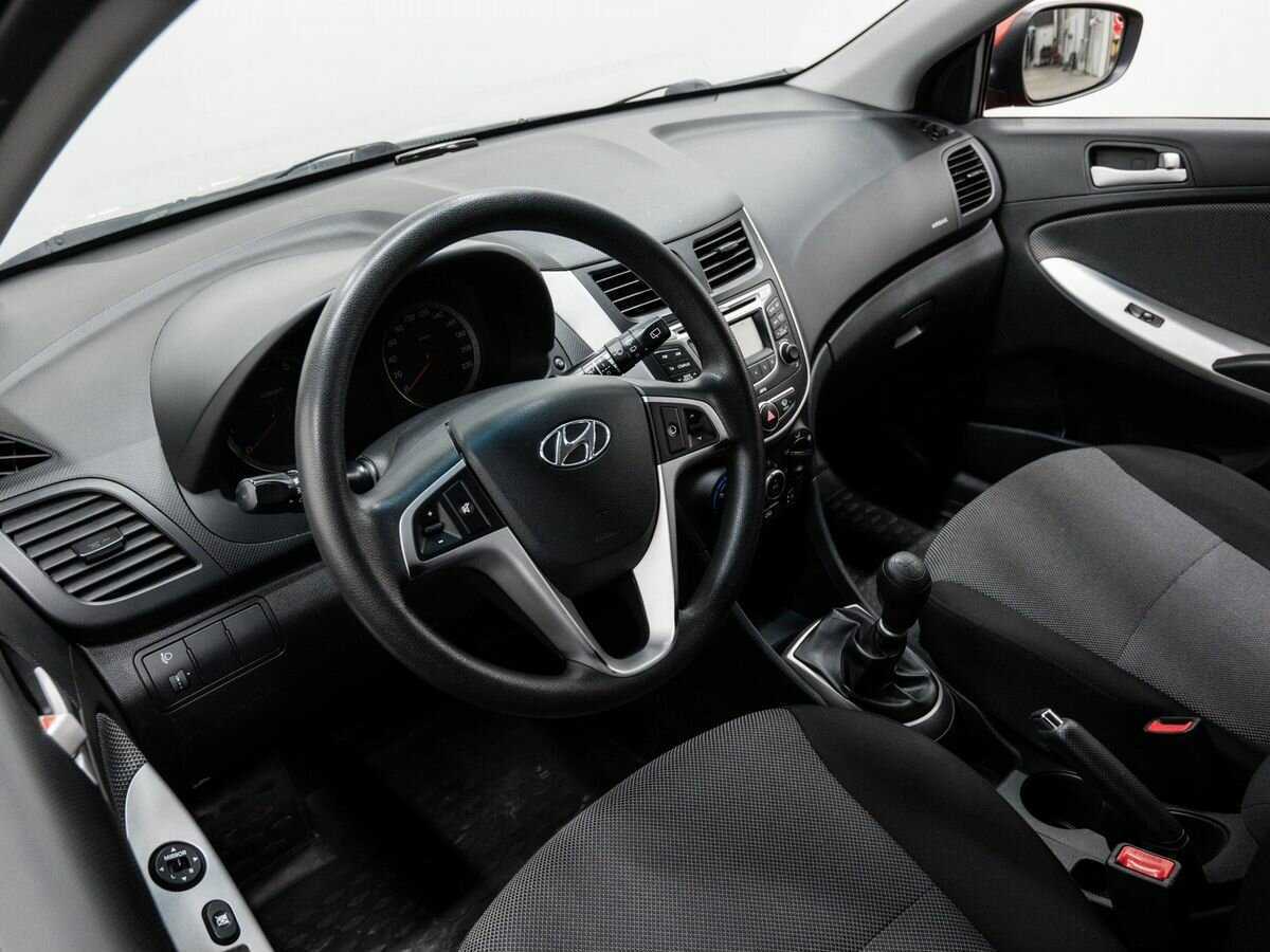 Hyundai Solaris с пробегом — 2011 год. Фото: #13