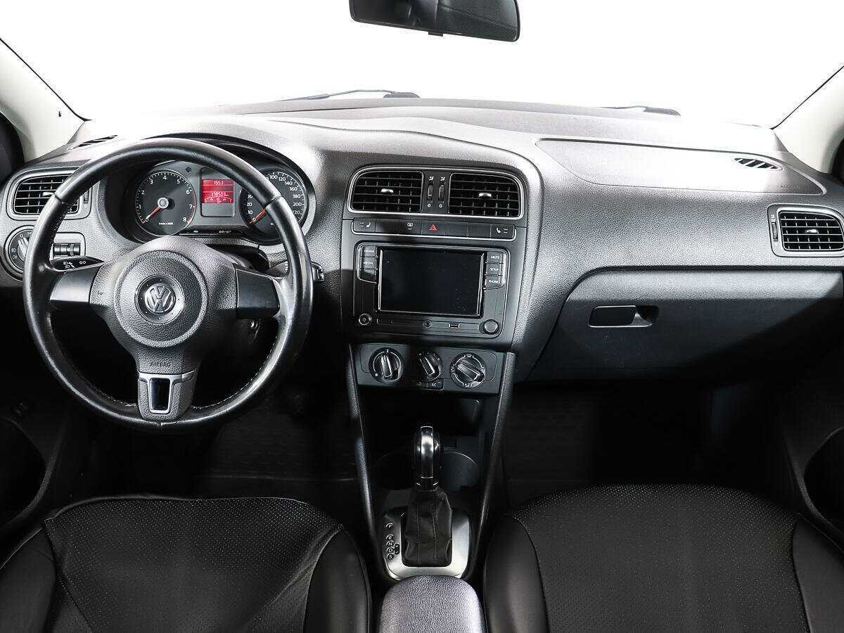 Volkswagen Polo с пробегом — 2011 год. Фото: #11