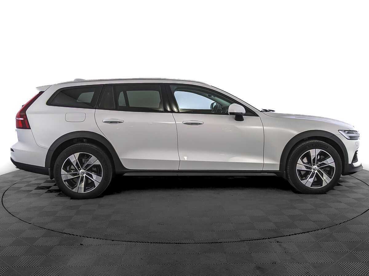 Volvo V60 Cross Country с пробегом — 2021 год. Фото: #3