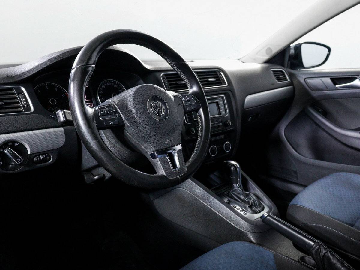 Volkswagen Jetta с пробегом — 2013 год. Фото: #13