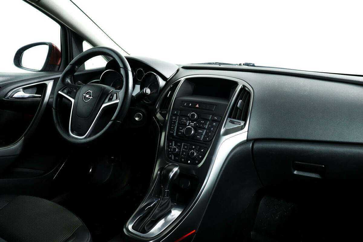 Opel Astra с пробегом — 2011 год. Фото: #8
