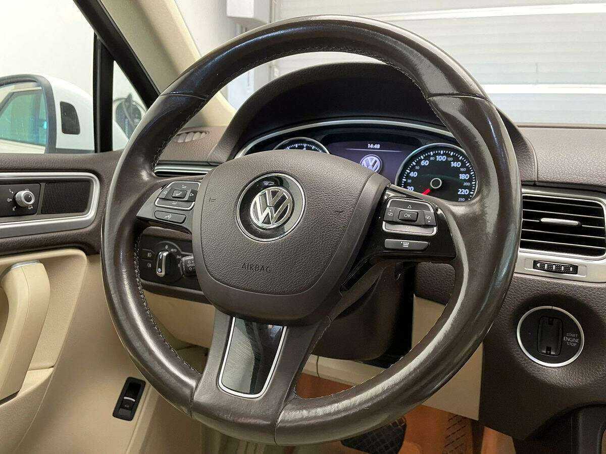 Volkswagen Touareg с пробегом — 2015 год. Фото: #14