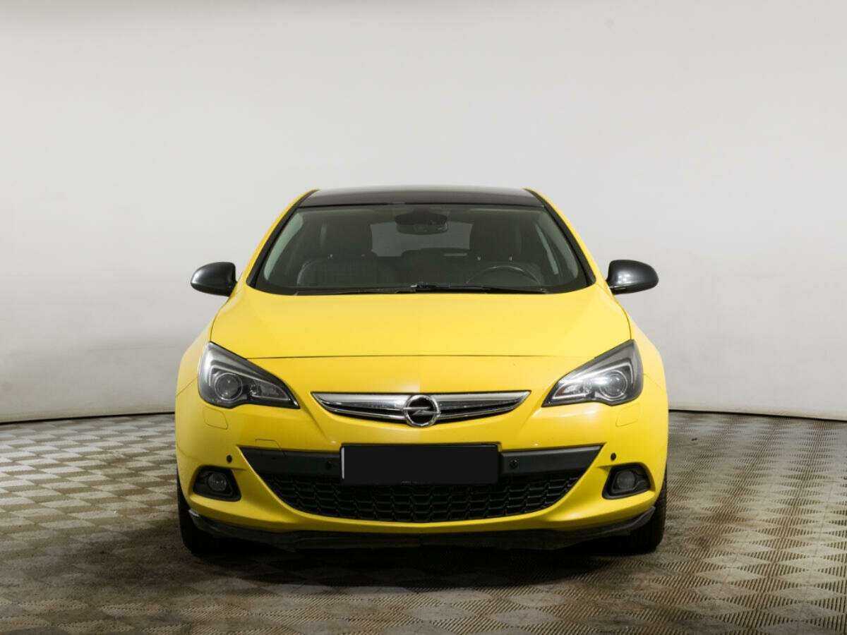 Opel Astra с пробегом — 2013 год. Фото: #1